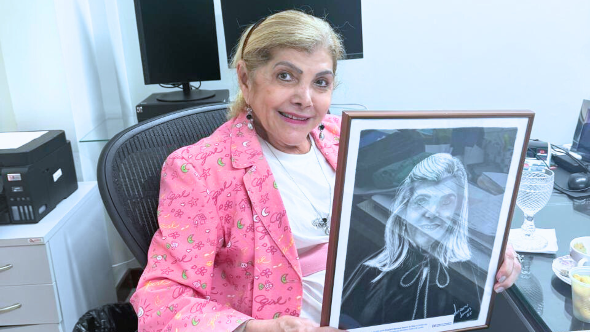 Procuradora Elisabeth Massoud Salame da Silva recebe homenagem em pintura da Ampcon 